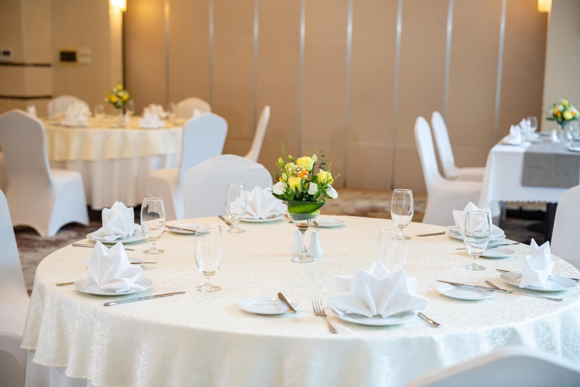 Muong Thanh Grand Hanoi Hotel Buitenkant foto