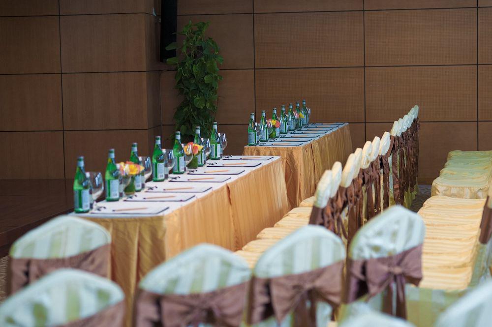 Muong Thanh Grand Hanoi Hotel Buitenkant foto